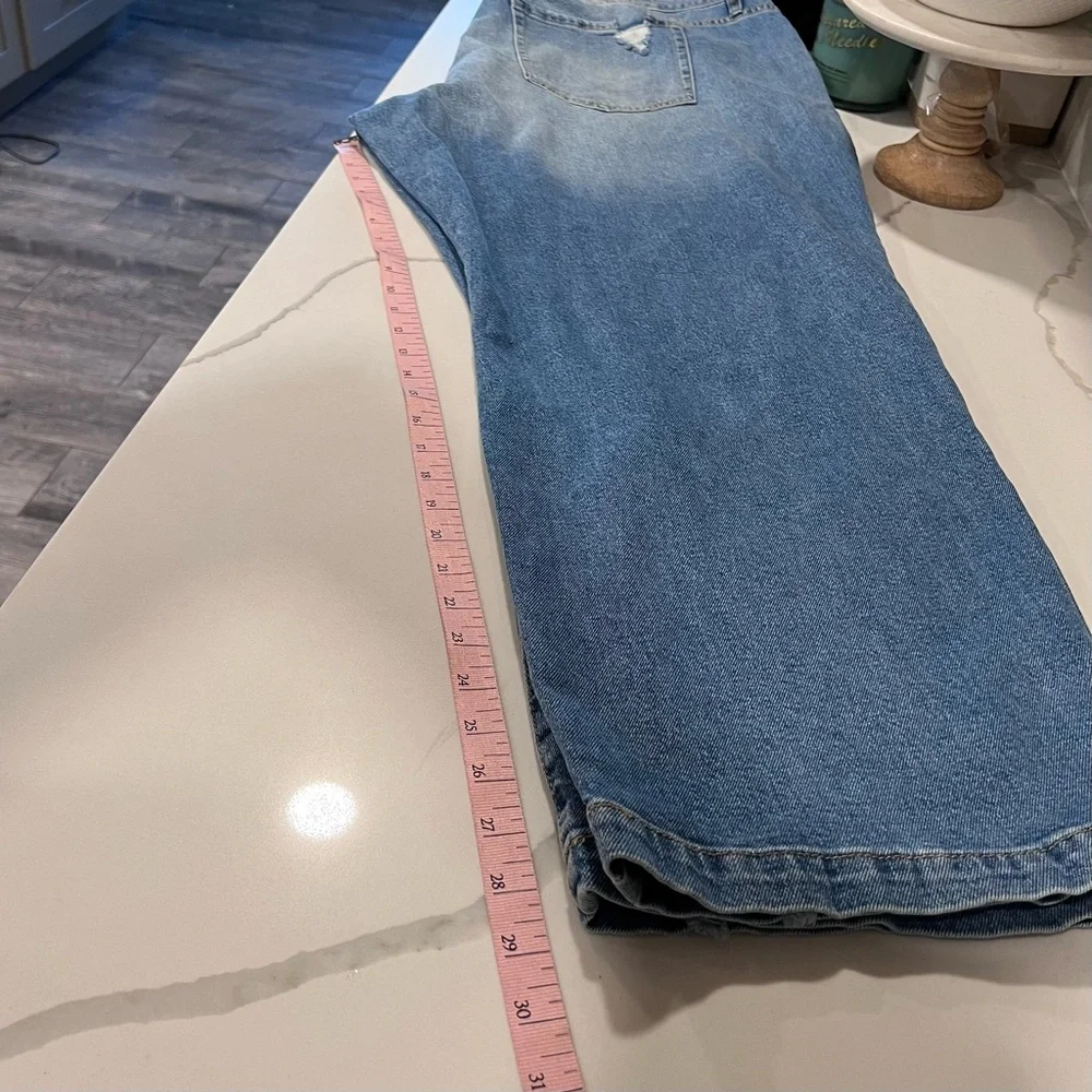 NWT Lane Bryant Distressed High Rise Classic Straight Leg Signature Fit Jeans 28